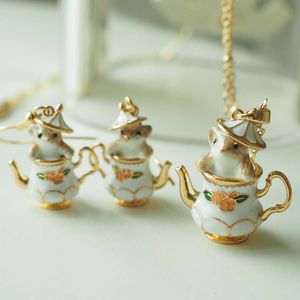 Boucles de boucles d'oreilles créatrices de tasse de dessin animées