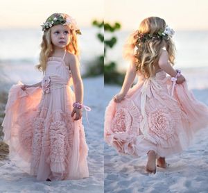 Encantadores vestidos de niña de flores de color rosa Ocasión especial para bodas Vestidos de desfile de niños con volantes Flores Hasta el suelo Vestido de comunión de fiesta de encaje