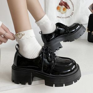 Zapatos de plataforma de charol Lucyever para mujer, primavera 2023, zapatos planos informales con cordones para mujer, zapatos Oxford de suela gruesa negra para mujer