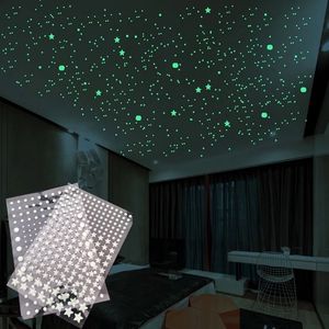 Lumineux 3D Étoiles Dots Sticker Mural pour Enfants Chambre Chambre Décoration Glow In The Dark Moon Decal Fluorescent DIY Autocollants 220716