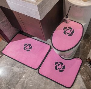 Alfombra de baño de lujo 2021, cubierta de asiento de inodoro, alfombrillas de baño, 3 piezas, flores rosas, diseño de letras Retro, alfombra de baño, alfombrilla para puerta, traje