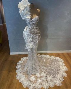Robe de mariée sirène de luxe, asymétrique épaule dénudée, en cristal, longue, paillettes, perles, avec appliques de fleurs, 2024