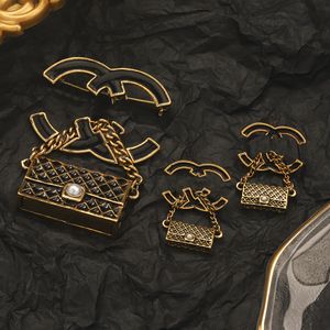 Bolsa de lujo Pendientes de perlas Pendientes de cadena negra de moda Diseño de joyería de oro de 18 quilates para mujeres Regalos de pareja Pendientes de amor 2023 Joyería al por mayor