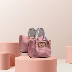 Bolsas de lujo diseñador para mujeres con letras de oro chapadas en la alta calidad bolso de bolso tejido de alta calidad Viajes simples bolsas de compras casuales convenientes para transportar XB154 E4