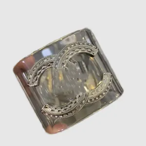 Diseñador de brazalete de lujo para mujer Transparente ancho de diamantes valiosos valiosos pulsera de encanto joyas plateadas pulseras de Navidad Regalo de Navidad ZH215 C4