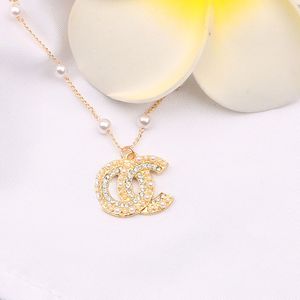 Marque de luxe Designer Lettre Pendentif Colliers Plaqué Or 18K Crysatl Perle Strass Chandail Newklace Chaîne pour Femmes Fille Fête De Mariage Jewerlry Accessoires