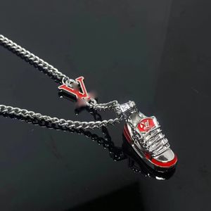 Chaussures de chaussures de marque de luxe Designer Pendant Collier Femmes Hommes Vintage Hip Hop en acier inoxydable Goth Goth Moisanite Cuban Chain Choke Red Color Diamond Collier Jewel