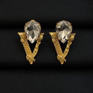 Boucles d'oreilles de marque de luxe couleur or grand diamant en forme de V en laiton boucle d'oreille extravagante pour les femmes dame cadeau en gros