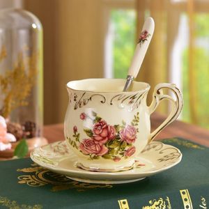 Luxe Céramique Angleterre Style Fleur Tasse À Café Sauce Set Bone China Petit Déjeuner Après-Midi Thé Avec Cuillère Tasses Soucoupes