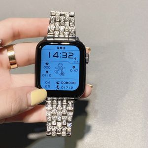Bracelet de chaîne de luxe Mode Lady Montres Bracelets avec bracelet en diamant Bracelet en métal pour Apple Watch 7 6 5 4 3 Smart Strap 45mm 41mm 44mm 40mm 38mm 42mm Bling Bands