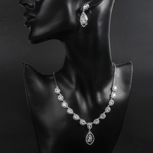 Ensemble de bijoux en cristal de luxe pour femmes classique goutte d'eau plaqué argent collier boucles d'oreilles accessoires de fête de Banquet