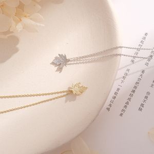 Conception de luxe 925 Collier de feuilles en argent sterling Donny 18k Gold Leaf Pendant Chocker pour femmes filles