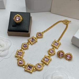 Diseño de lujo Diamantes de cristal Collares Pulsera Pendiente Anillos Banshee Medusa Cabeza Retrato 18K Chapado en oro Joyería de mujer Regalos MS15 -01