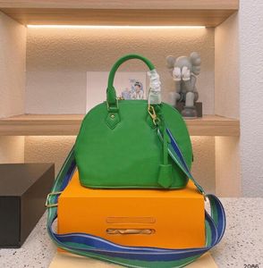 Bolsos de diseñador de lujo Bolso de hombro Cadenas de lentejuelas bolsos de mano CEBossed caprese sling side office Shell Monedero Monedero Cosmético Crossbody Monedero bolsos de mano