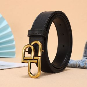 Cinturón de diseñador de lujo El cinturón de mujer está hecho de cuero de vaca con un ancho de 2,8 cm. Se puede usar en los negocios todos los días y es muy hermoso.