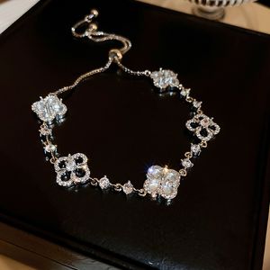 Pulsera de diseño de lujo 18K Gold Classic Light Luxury Luxury Diamond Diamond Jewelry Joya de diseñador Elegante Mother of Pearl Pulsera de mujeres Regalos