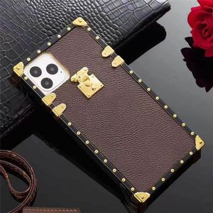 Étuis de téléphone de marque de luxe pour iPhone 15 Pro Max 14 Plus 14Pro 13Promax 12Pro 11 XR XSmax Girl Square Fur Mobile Cover Fashion PU Leather Case avec sangle et fente pour carte