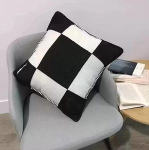 Luxury Designer Cushion Decorative Pillow With Inner Fashion Caremesh Pillows Cushions Covers Home Sofa Decor Car Pillows