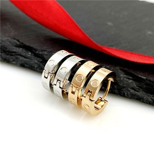 diseñador de lujo aretes para hombre aretes de plata esterlina coreana joyas de diamantes Acero de titanio personalizar aros de boda para mujer aretes de aro de oro conjunto simple