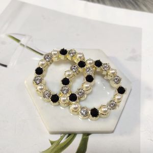 Broches de moda de diseñador de lujo Broches de perlas de cristal de diamante utilizados para el mismo estilo de joyería de suéter de traje para hombres y mujeres con caja