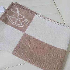 Manta de estilo de señalización de moda de diseñador de lujo, mantas de Cachemira para bebés para niños, patrón de pony clásico, jacquard de doble cara, alta calidad, suave y cómodo 2021