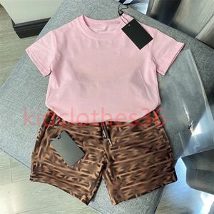 Diseñador de lujo FFF Conjuntos de ropa para niños Camiseta rosa con monograma Moda más corta Marca de moda británica Verano Tesoros para niños y niñas Algodón de dos piezas