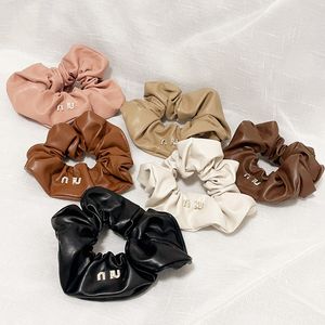 Designer de luxe Épingle à cheveux Pony Tails Holder Cauda Equina Fasciculus K-POP Style Cuir Tissu Cheveux Bijoux Famille Amour Cadeau Côté Femmes Fille