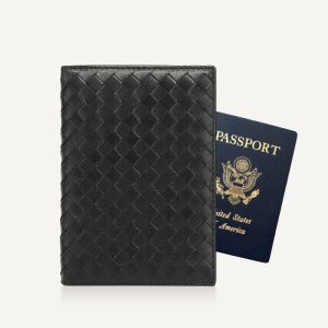 Créateur de luxe Ensemble de passeport tissé pour hommes Porte-monnaie de voyage Dossier protégé Cuir de vachette Fente multi-cartes Mode féminine Simple Portable Noir Unisexe