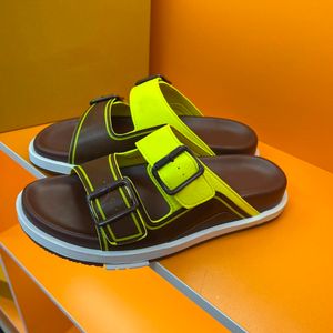 Diseñador de lujo Hombres Zapatillas Trainer Mule Verano Moda al aire libre Hebillas para hombre Zapatilla de cuero metálico Sandalia Diapositivas Zapato de playa Tamaño 38-45 con caja