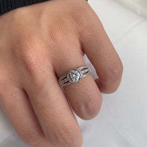 Anillo de diseñador de lujo Anillos de boda de plata esterlina 925 Espumoso 5A Cubic Zirconia Prong ajuste Princess Cut Love Diamond Engage Ring Amigo Caja de regalo Tamaño 5-10