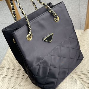 Bolso de compras de diseñador de lujo Totes para mujer Marca P Casual Nylon Bolsos de hombro pequeños Moda Celebrity Party Chain Bucket Shopping Tote 2401041BF