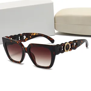 Diseñador de lujo Gafas de sol Hombres Anteojos Tonos al aire libre Marco de PC Moda Classic Lady Gafas de sol Espejos para mujeres gafas blackout UV400