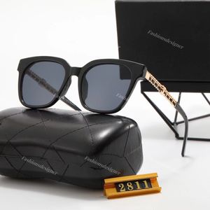 Gafas de sol de diseñador de lujo Gafas de sol de diseñador para mujer Gafas de pantos Moda Especial UV 400 Protección Carta Marco de pierna Gafas de sol de marca al aire libre con caja 2811