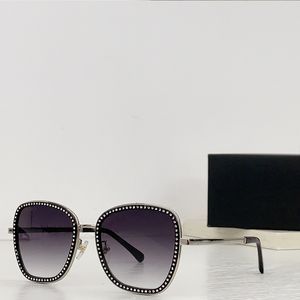 Gafas de sol de diseñador de lujo para mujer, lentes cuadradas de metal que cambian de color, diamantes de imitación de moda, marcos de gran tamaño, gafas para mujer, funda protectora CH4277