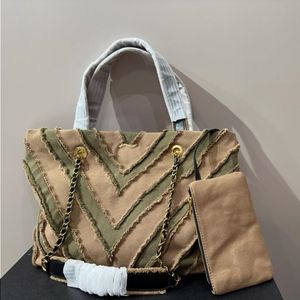 Bolso de mano de diseñador de lujo para mujer, bolso de mezclilla a la moda, bolso en forma de V, bolso de hombro, bolso de compras de gran capacidad, mochila, bolso con cadena de Metal, envejecido