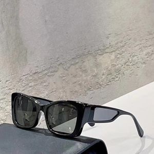 Diseñador de lujo para mujer Gafas de sol para mujeres Hombres Gafas de sol Estilo de moda para hombre Protege los ojos Lente UV400 Calidad superior Ahueca hacia fuera cómodo de moda