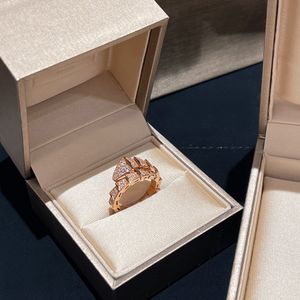 Anillo de diamantes de lujo Diseñador Anillos abiertos de oro rosa Serpiente Chapado en oro de 18 quilates Pareja Accesorios de joyería de acero inoxidable