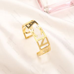 Bracelet Alphabet de créateur de mode de luxe, accessoire exquis et de haute qualité pour hommes et femmes, parfait pour les célébrations d'anniversaire et les cadeaux spéciaux