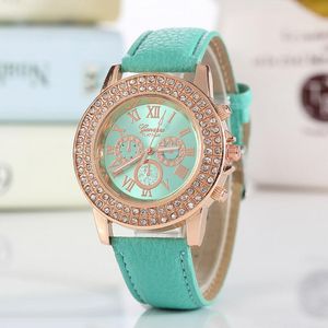 Relojes de lujo con números romanos de Ginebra, reloj de pulsera de cuero de moda para hombres, reloj de cuarzo de negocios con doble diamante