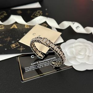 Diseñadores de marca de brazaletes de lujo con placas de oro diseños de alta calidad para chicas encantadoras de moda Diamond de diamantes de diamantes Bangle Box