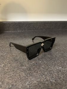 Luxury Hot Designer Sunglasses Men Lunettes de soleil pour femmes Anti-ultraviolet Retro Shield Plaque carré Square One-Piece Full Matte Fashion Eyeglass1547