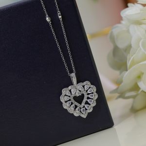 Collar de amor de edición de precisión de joyería de lujo con forma de corazón de diamante completo, circón súper hermoso, elegante y brillante