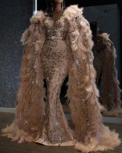 Robes de soirée de sirène de luxe avec chaîne perles majeures perles de plumes appliquées robe de bal ceinture formelle robe de reconstitution historique sur mesure robe de novia