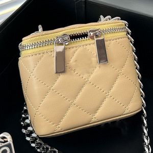 Lujo agradable vanidad Diseñador para mujer Maquillaje Cruz Cuerpo Hombro Bolsas de cosméticos Señora Bolsas de embrague Top Monedero de cuero real Tote Bolso de mano Cadena Bolso de mano Hebilla de plata