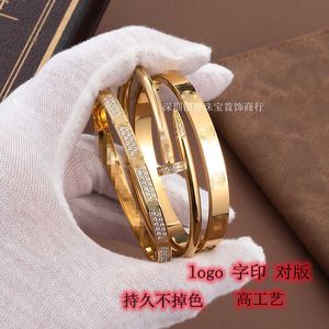 Designer original de luxe 1to1 Bracelets v Gold Card Family Family Bracelet Classic Mens and Womens Love Wide Narrow Edition Non FADING Full Full Diamond Plated 18K avec logo