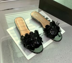 Chaussures de concepteur de sandale de luxe Pantanes de marque pour femmes en cuir authentique avec une taille de cristal de 35 à 41 couleurs noires en or blanc