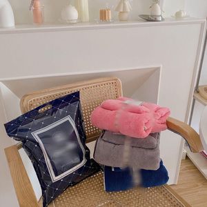 Ensemble de serviettes de bain Luxury Signage tissu de haute qualité doux et confortable 4 couleurs disponibles blanc gris bleu marine et rose pour salle de bain