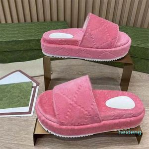 Luxury Slipper Ladies Plateforme Velvet Lettrage imprimé Broidered Couple Sandals Designer Fashion Beach Slippers