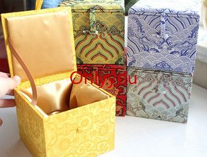 Boîte de rangement chinoise carrée de luxe remplie de coton, cadeau d'anniversaire de mariage, boîte à bijoux en bois Vintage, emballage de décoration, boîte de collection en soie 1 pièce
