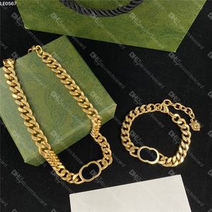 Chaînes épaisses de luxe Colliers Lettres imbriquées Bracelets Tête de tigre doré Pendentifs Colliers unisexe Ensembles de bijoux avec boîte